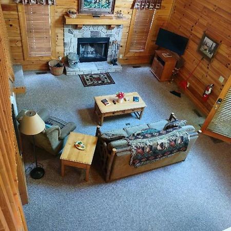 Beautiful 2 Bed Cabin With Hot Tub And Resort Pool Sevierville Esterno foto