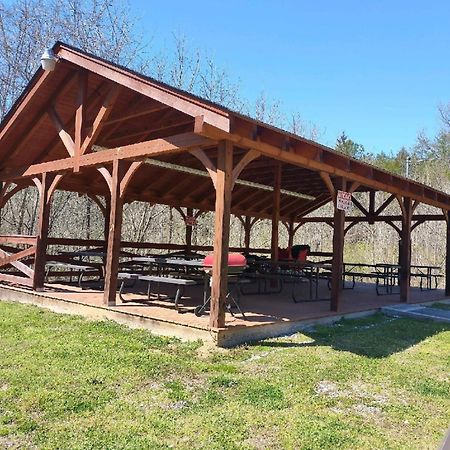 Beautiful 2 Bed Cabin With Hot Tub And Resort Pool Sevierville Esterno foto
