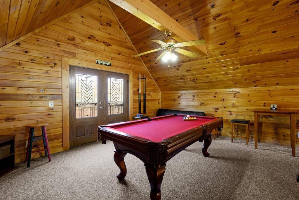 Beautiful 2 Bed Cabin With Hot Tub And Resort Pool Sevierville Esterno foto
