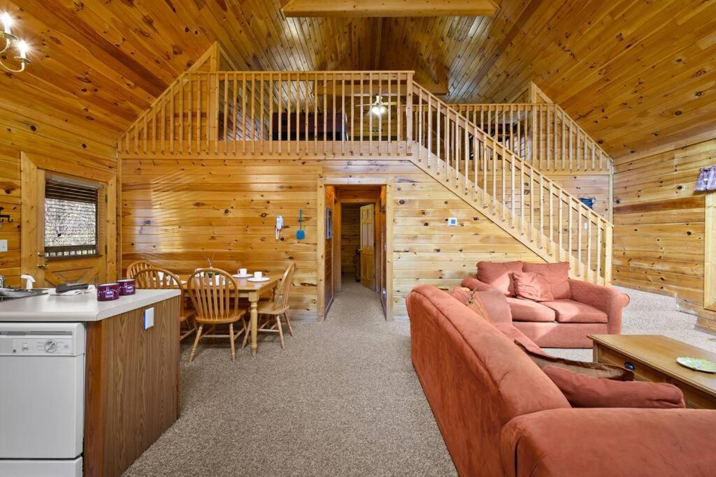 Beautiful 2 Bed Cabin With Hot Tub And Resort Pool Sevierville Esterno foto