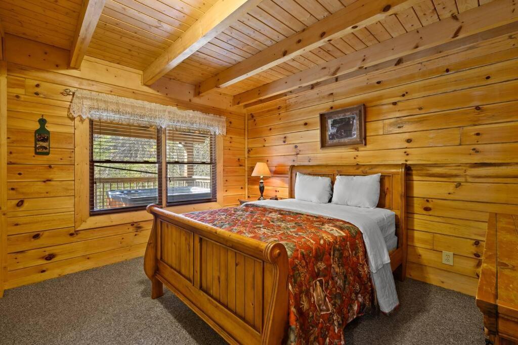 Beautiful 2 Bed Cabin With Hot Tub And Resort Pool Sevierville Esterno foto