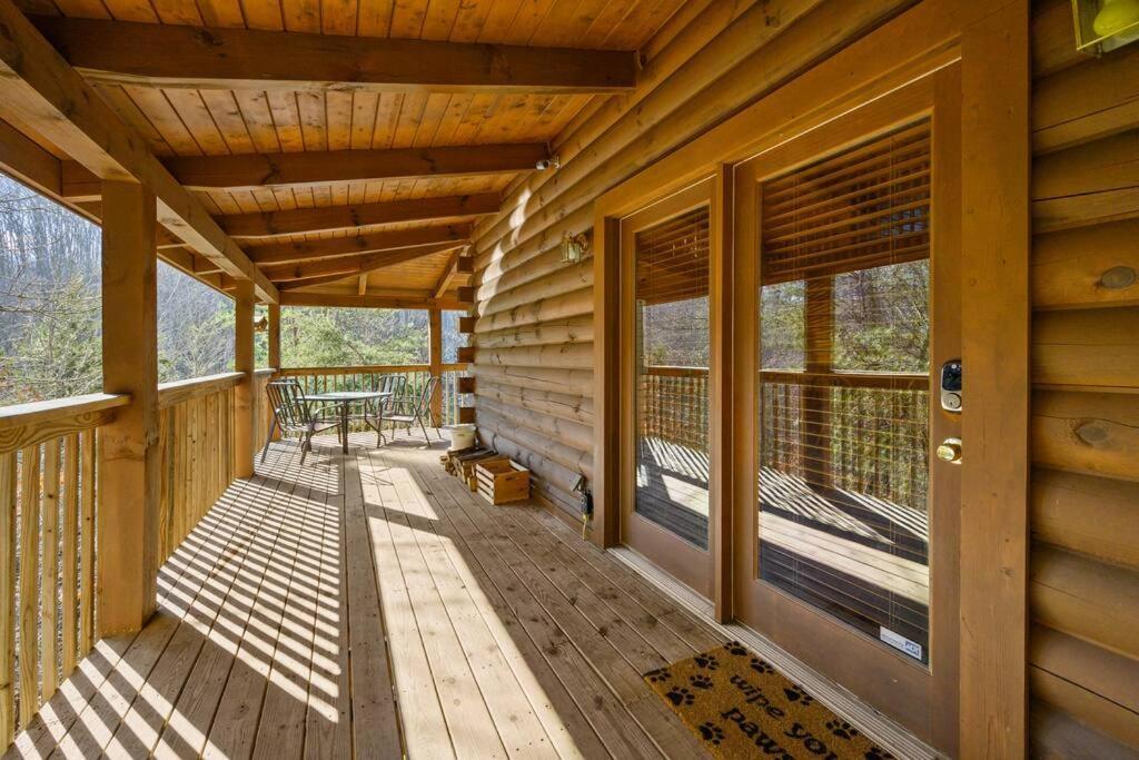 Beautiful 2 Bed Cabin With Hot Tub And Resort Pool Sevierville Esterno foto