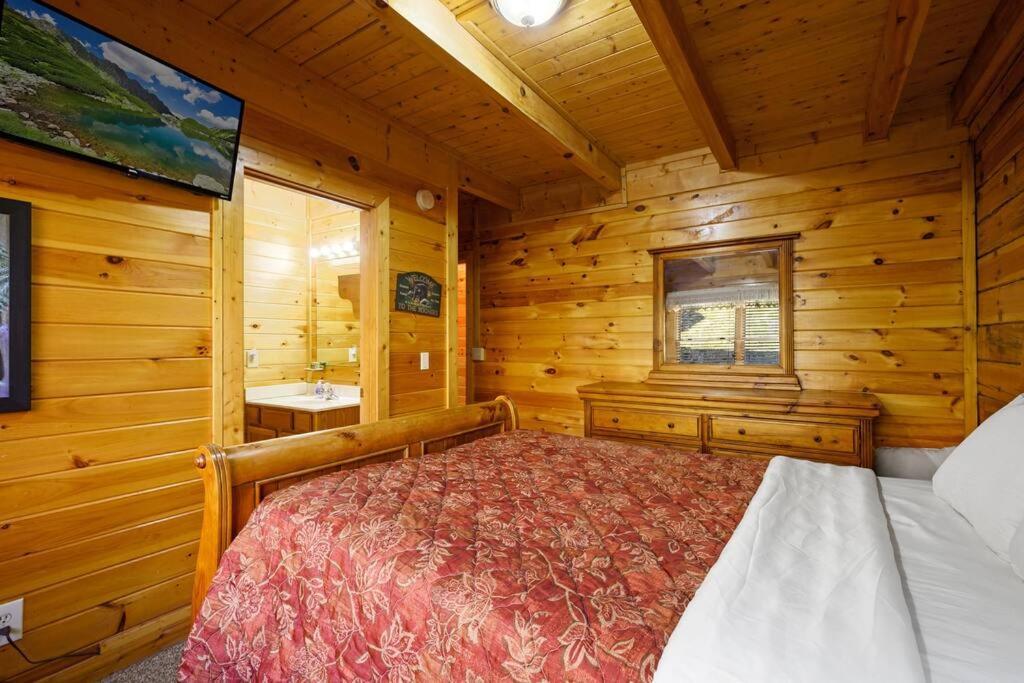 Beautiful 2 Bed Cabin With Hot Tub And Resort Pool Sevierville Esterno foto