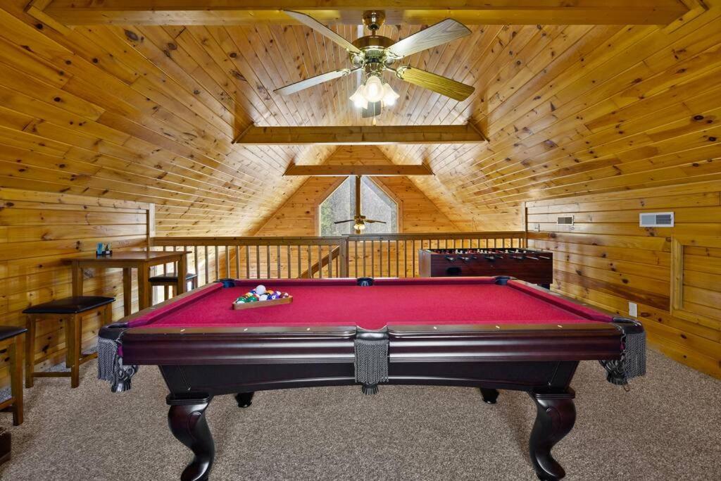 Beautiful 2 Bed Cabin With Hot Tub And Resort Pool Sevierville Esterno foto