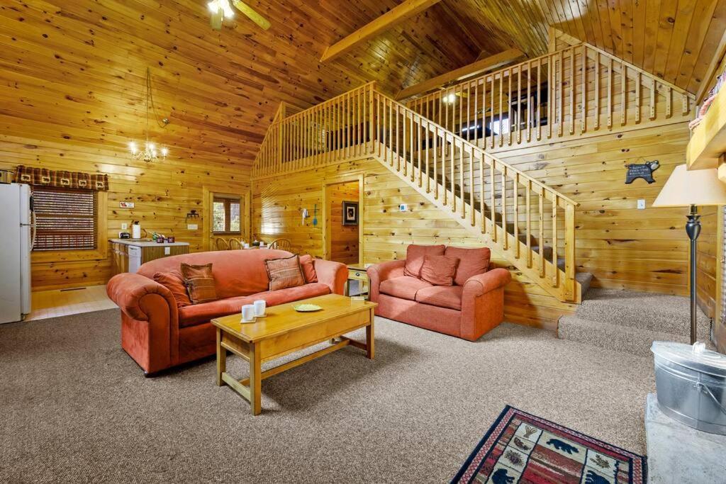 Beautiful 2 Bed Cabin With Hot Tub And Resort Pool Sevierville Esterno foto