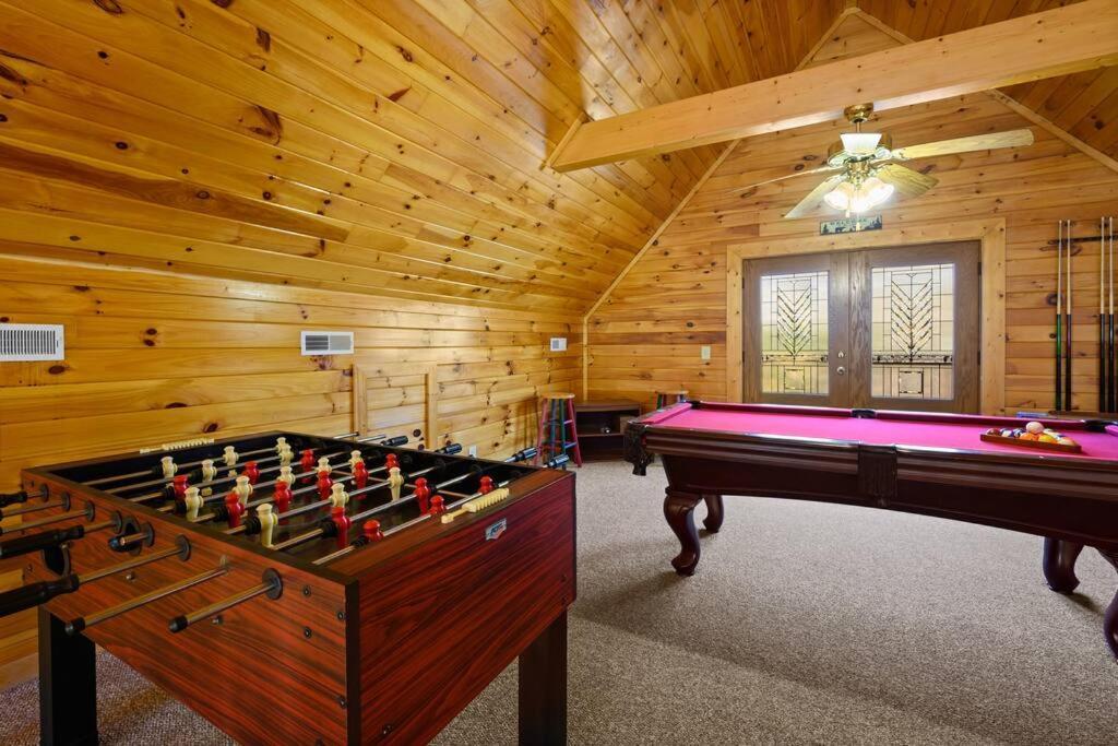 Beautiful 2 Bed Cabin With Hot Tub And Resort Pool Sevierville Esterno foto