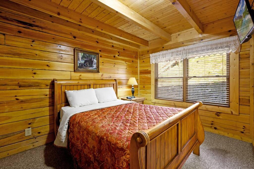 Beautiful 2 Bed Cabin With Hot Tub And Resort Pool Sevierville Esterno foto