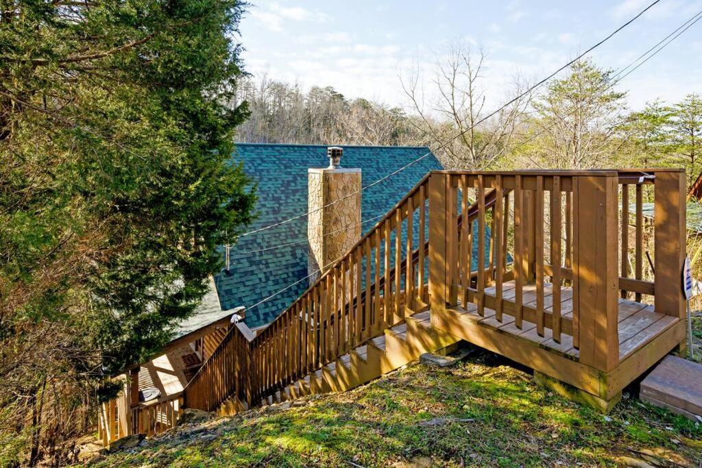 Beautiful 2 Bed Cabin With Hot Tub And Resort Pool Sevierville Esterno foto