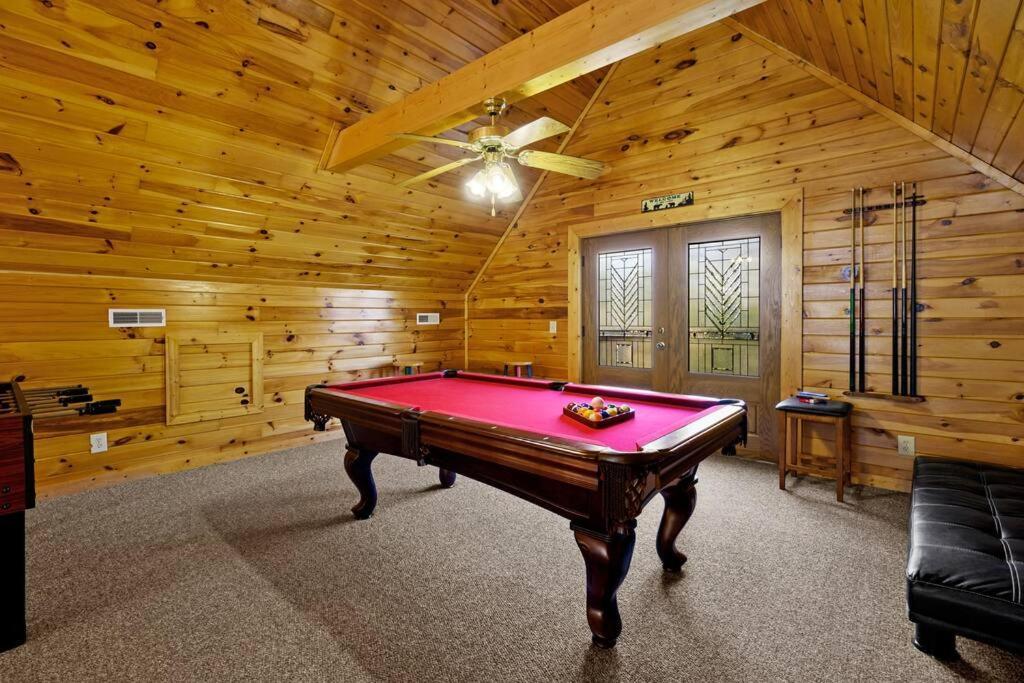 Beautiful 2 Bed Cabin With Hot Tub And Resort Pool Sevierville Esterno foto
