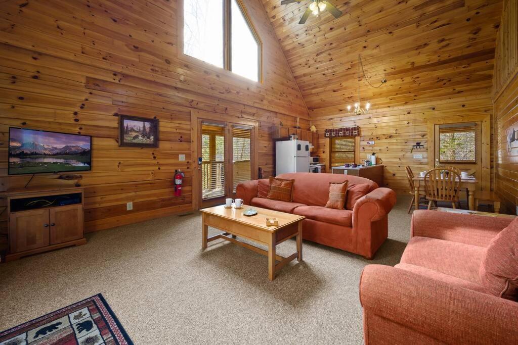 Beautiful 2 Bed Cabin With Hot Tub And Resort Pool Sevierville Esterno foto