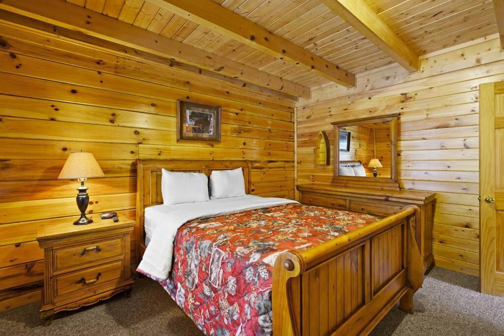 Beautiful 2 Bed Cabin With Hot Tub And Resort Pool Sevierville Esterno foto