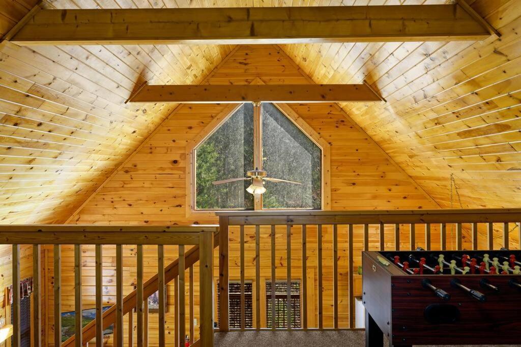 Beautiful 2 Bed Cabin With Hot Tub And Resort Pool Sevierville Esterno foto