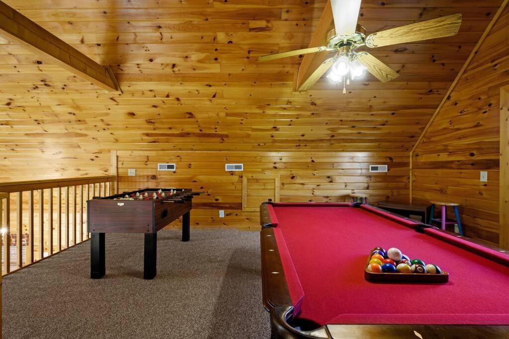 Beautiful 2 Bed Cabin With Hot Tub And Resort Pool Sevierville Esterno foto