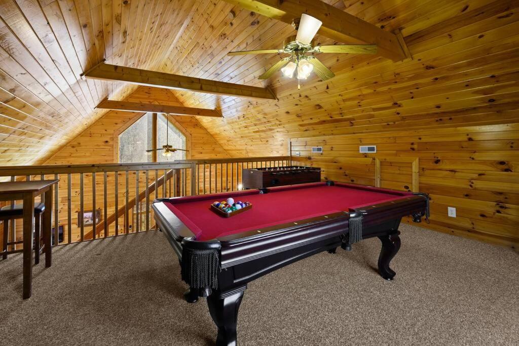 Beautiful 2 Bed Cabin With Hot Tub And Resort Pool Sevierville Esterno foto